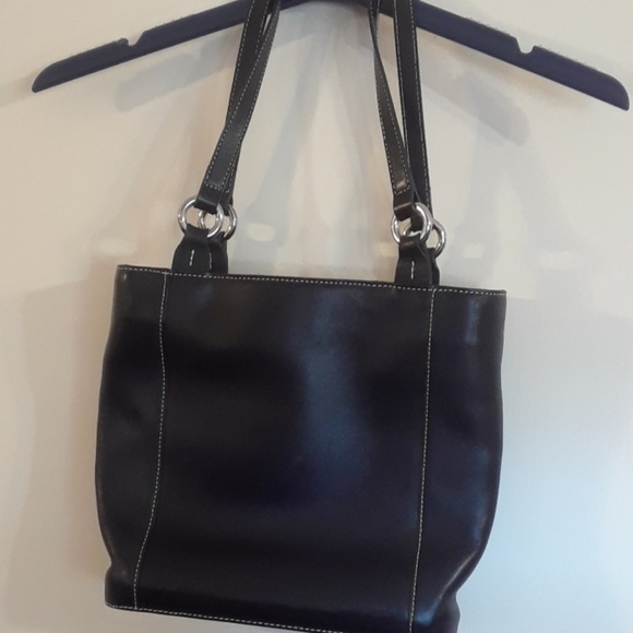 Banana Republic Handbags - Banana Republic leather tote
